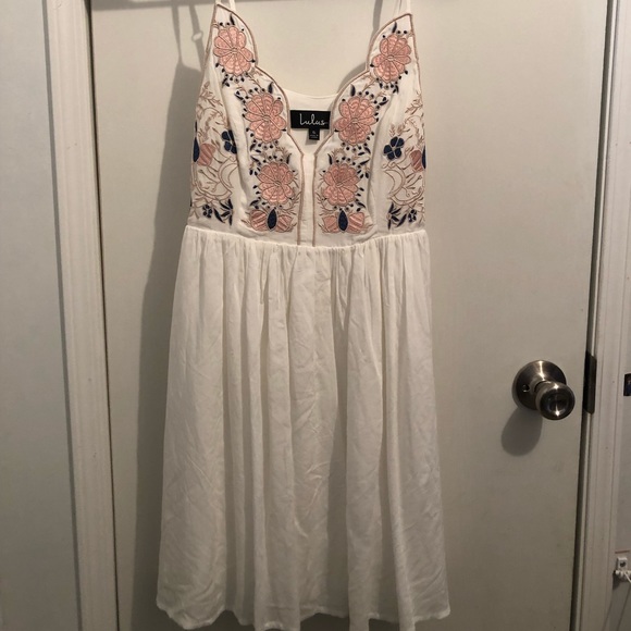 White floral Lulu’s dress - Picture 1 of 3